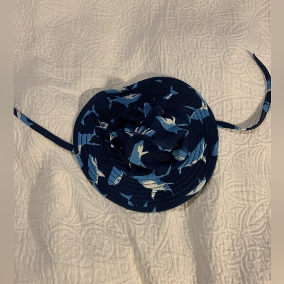 Hanna Andersson floppy toddler sun hat. So cute hardly worm! Blue with sharks. - Picture 4 of 6